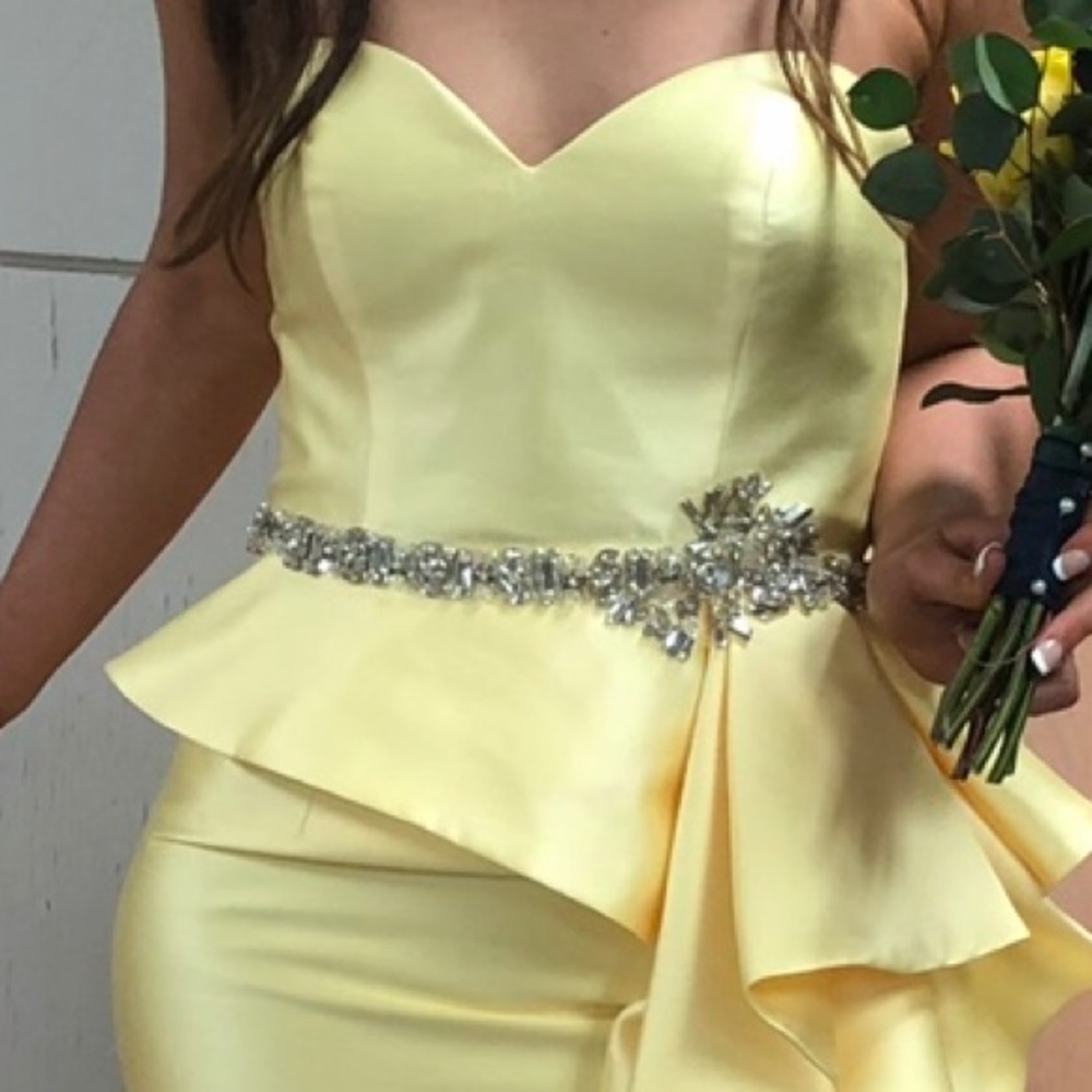 Terani yellow prom dress 💛💛